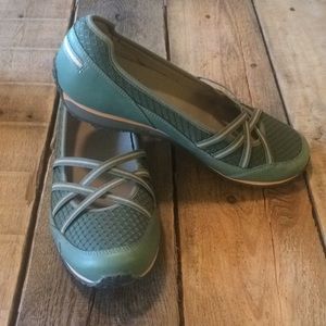 AHNU Women’s Green Mary Jane Leather Flats